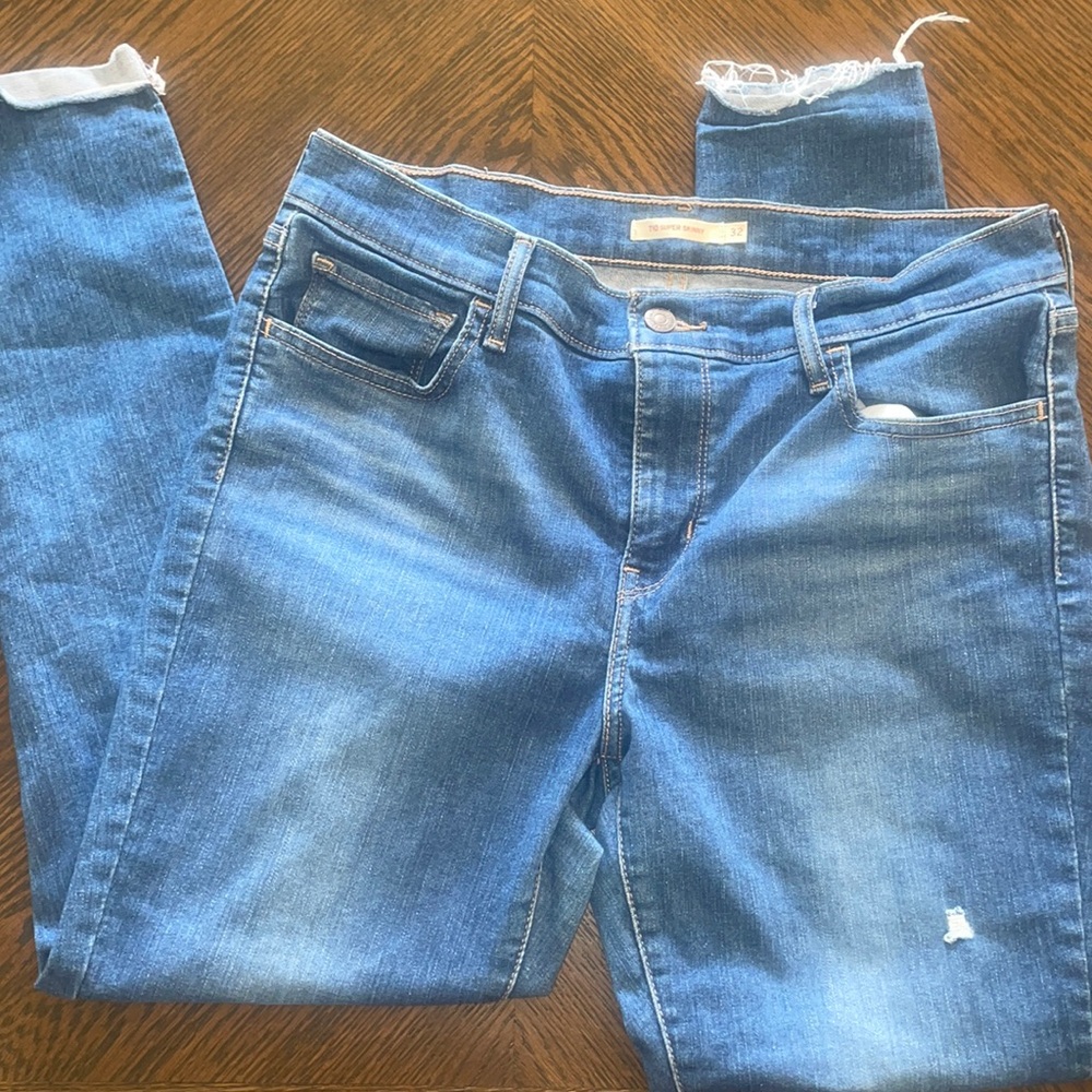 Levi’s 710 Super Skinny Distressed Jeans size 32